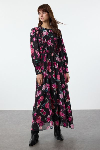 Trendyol Modest Volánkové černé tkané šaty s květinovým vzorem - TCTAW25EB00071