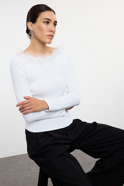 Trendyol Collection Ecru Knitwear Sweater - Collar Detail, TWOAW25KZ00132