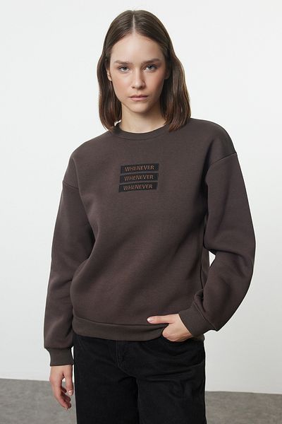 Trendyol Collection Άνετη εφαρμογή - Κεντητό φούτερ σε καφέ Fleece TWOAW22SW1464