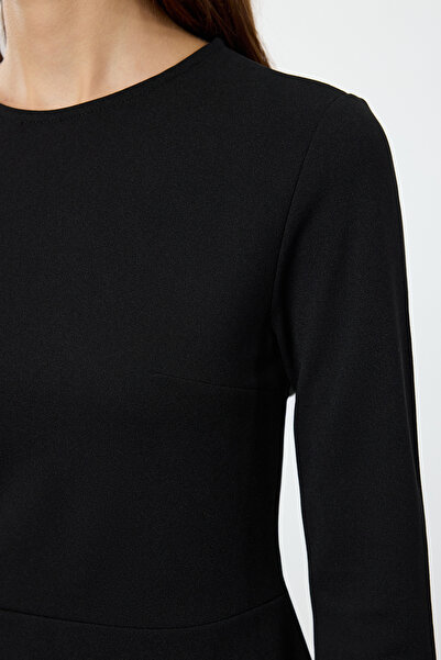 Trendyol Collection Černé mini bodycon šaty se strečovou tkaninou – detail závěsu, vypasované TWOAW25EL00230