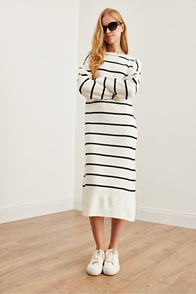 Olalook Kadın Beyaz Bisiklet Yaka Çizgili Yırtmaçlı Kalın Triko Elbise ELB-19002250