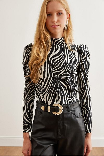 Olalook Schwarze Wildlederbluse mit Zebramuster – Prinzessinnenärmel BLZ- 19002728
