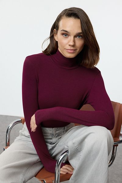 Trendyol Collection Rollkragen Burgund Premium Stretchy Taillierte Bluse - Weicher Stoff Twoaw24bz00119