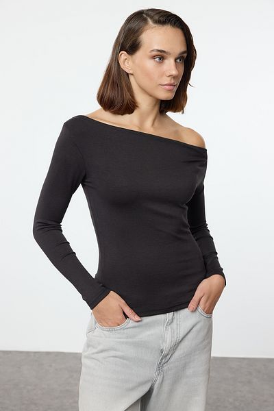Trendyol Collection Flexible Knitted Blouse - Black-black Striped, Soft Fabric, Fitted TWOAW25BZ00063