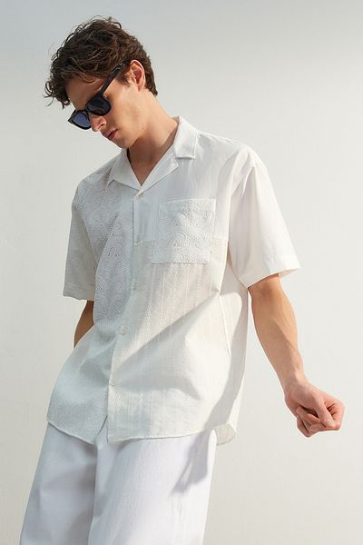 Trendyol Collection Brode Blocked Weißes Oversize-Sommerhemd - Limitierte Auflage TMNSS23GO00135