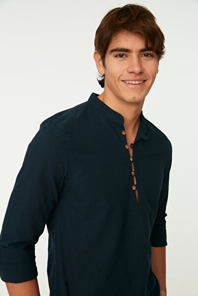 Trendyol Collection Marineblaues Slim-Fit-Hemd mit halber Knopfleiste und Richterkragen, neues Hemd aus 100 % Baumwolle TMNSS20GO0097