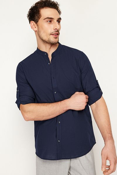 Trendyol Collection Slim Fit-Hemd aus dunkelmarineblauer Baumwolle mit vorherrschendem Kragen - TMNSS20GO0188