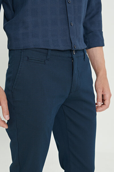 ALTINYILDIZ CLASSICS Sötétkék karcsúsított, rugalmas oldalzsebű pamut klasszikus férfi nadrág