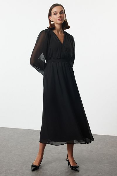 Trendyol Collection A-Linien-Maxikleid aus schwarzem Chiffon mit zweireihigem Kragen, mit Gürtel und Futter Twoaw25el00251