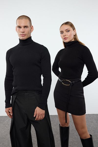 Trendyol Collection Rollkragenpullover in Schwarz - TWOAW21KZ1279