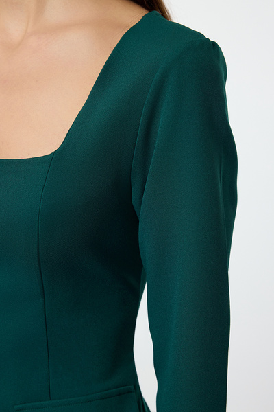 Trendyol Collection Šaty s mini tkanou bundou - Detail benzínové kapsy Twoaw25el00139