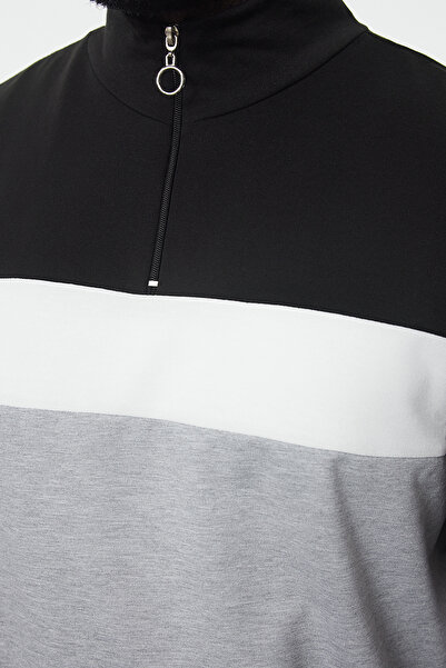 Trendyol Collection Grey Regular Fit Plus Size Sweatshirt - Long Sleeve, Prevailing Neck, Zip-Up Tmnaw25Ao00016