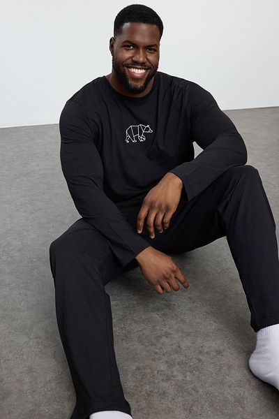 Trendyol Collection Besticktes Pyjama-Set aus Strick für Herren in Übergröße - Schwarz TMNAW25AI00000