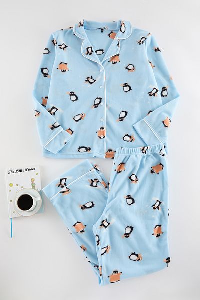 Trendyol Curve PenGuin Patterned Blue Knitted Pajama Set - Shirt Collar TBBAW25AI00050