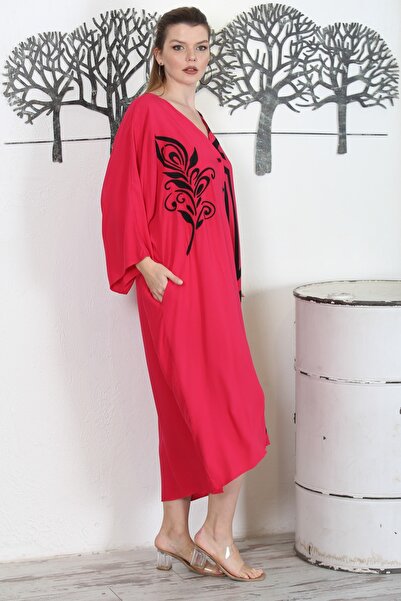 Chiccy Φούξια με κέντημα με λαιμόκοψη με στάμπα - Oversize casual φόρεμα με κρυφή τσέπη