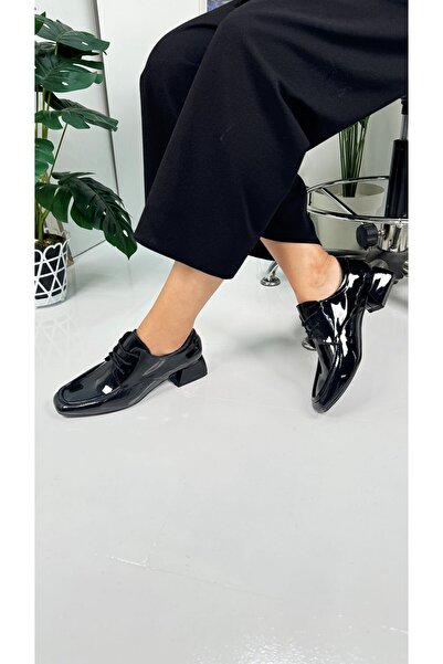 İmerShoes Günlük Kadın Siyah Rugan Loafer Topuklu Toka Ve Dikiş Detaylı Bağcıklı Küt Burunlu Ayakkabı 1500