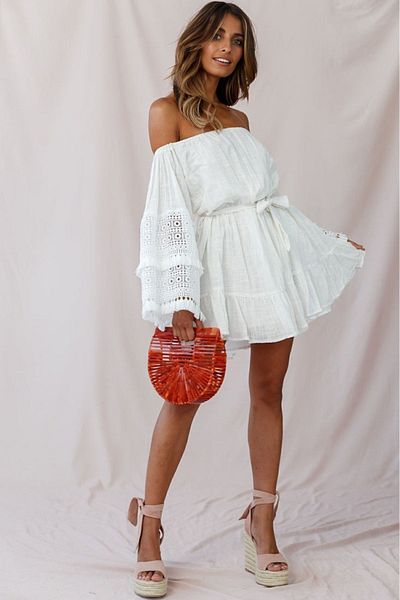 FASHION COCKTAIL Φυσικό καλοκαιρινό φόρεμα μποέμ με εξαιρετικά μακρύ μανίκι διπλής στρώσης δαντέλα με κορδόνια με γιακά Madonna με ζώνη ώμου