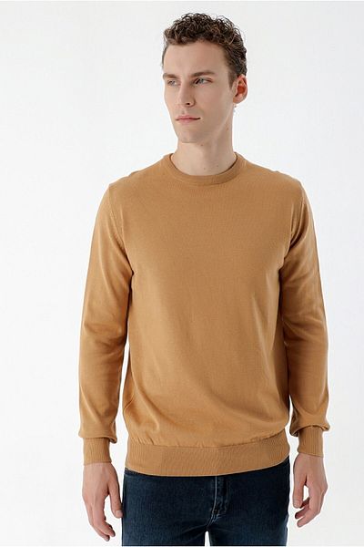Morven Мъжко трикотажно облекло Camel Basic с кръгло деколте с динамична кройка и удобна кройка