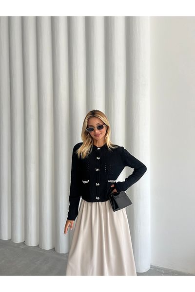 Laluvia Schwarzer, perforierter Cardigan mit Perlenknöpfen-4380