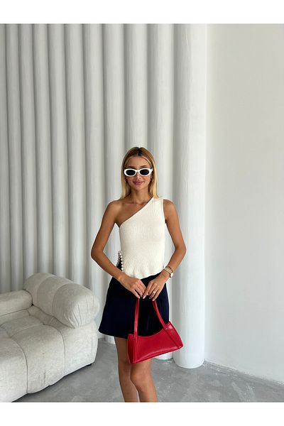 Laluvia Cremefarbene One-Shoulder-Strickbluse mit Absatz