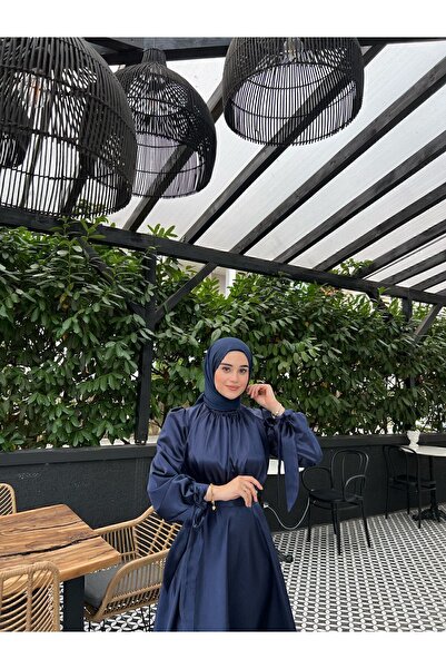 KADNER Lia Lacivert Önü Büzgülü Şanel Saten Kumaş Lüks Tesettür Abiye Elbise