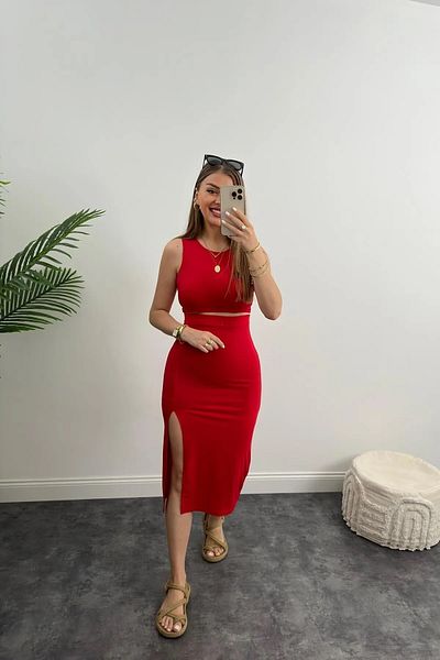 HARMONY GLOBAL Red Women's Crop Blouse and Slit Skirt - Sandy Lycra Sleeveless Set