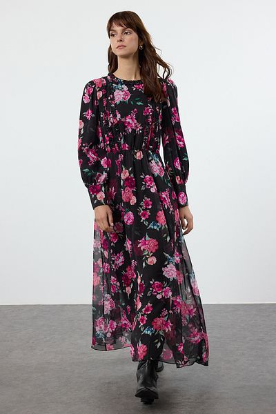 Trendyol Modest Volánkové černé tkané šaty s květinovým vzorem - TCTAW25EB00071