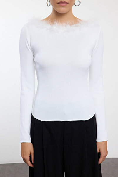 Trendyol Collection Ecru pletený svetr - detail límce, TWOAW25KZ00132