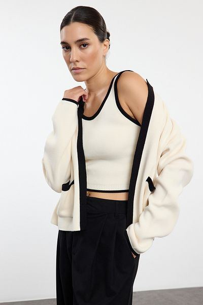 Trendyol Collection Steinfarbene Strickbluse-Cardigan-Set TWOAW25HI00058