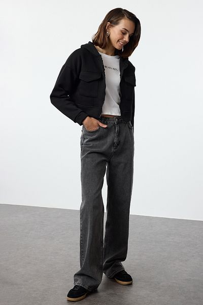 Trendyol Collection Черен изрязан суитшърт с дебел полар отвътре - удобна кройка, джоб с детайли, качулка TWOAW24sw00010