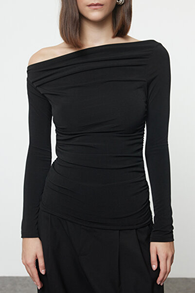 Trendyol Collection Černá elastická pletená halenka s dlouhým rukávem a detailním stahovacím šňůrkou/drapem TWOAW25BZ00248