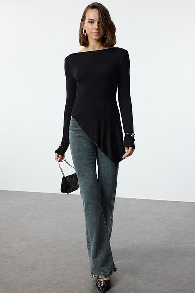 Trendyol Collection Asymmetrische weiche Strickbluse - Schwarze Viskose, dehnbar TWOAW25BZ00233