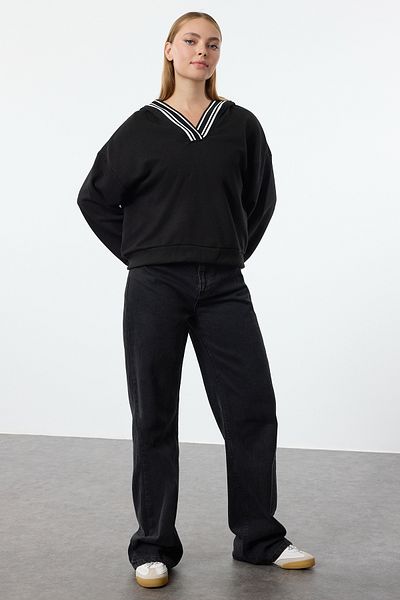 Trendyol Collection Плътен полар от вътрешната страна - черен трикотажен суичър с качулка Twoaw25sw00144