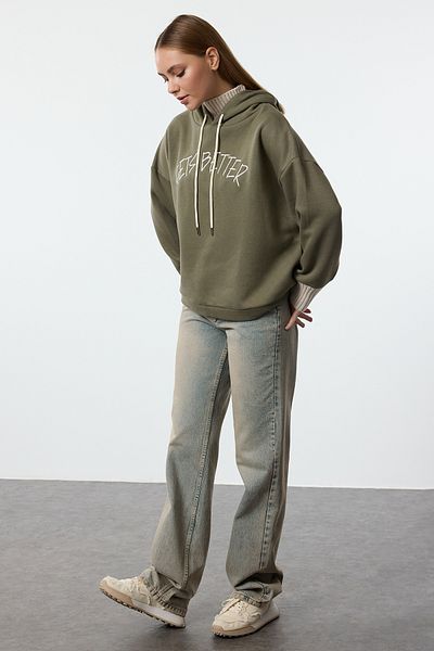 Trendyol Collection Fleece-Sweatshirt mit Kapuze aus Strick in Khaki – dicke Innenseite, Strickband detailliert TWOAW22SW1806