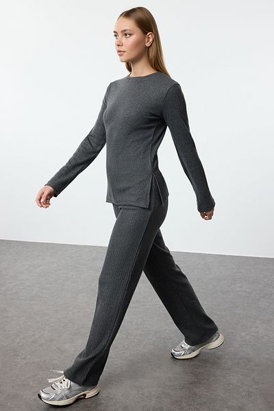 Trendyol Collection Crew Neck antracit kötött felső és alsó szett – hasítékos, szabályos szabású Twoaw25au00104
