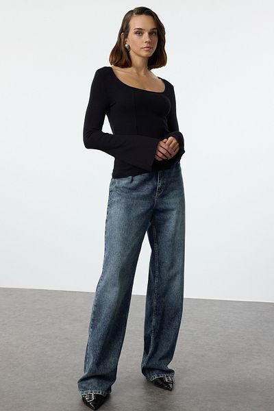 Trendyol Collection Flexibler Poolkragen, schwarze Strickbluse – Nahtdetail, tailliert Twoaw25bz00227