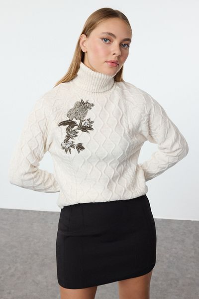 Trendyol Collection Ecru Embroidered Soft Textured Sweater - Couple Twoaw25Kz00203