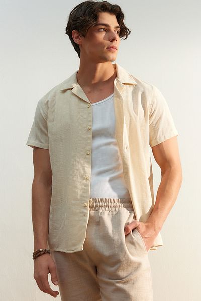 Trendyol Collection Καλοκαιρινό πουκάμισο με υφή σε μπεζ λινό look - κανονική εφαρμογή TMNSS23GO00070