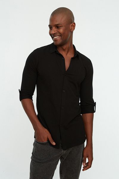Trendyol Collection Schwarzes, gestricktes Slim Fit-Hemd mit Hemdkragen und Piqué-Schulterklappen - TMNSS22GO0051