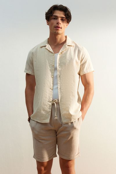 Trendyol Collection Καλοκαιρινό πουκάμισο με υφή σε μπεζ λινό look - κανονική εφαρμογή TMNSS23GO00070