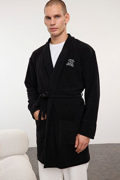 Trendyol Collection Schwarzer, bestickter Wellsoft Winter-Fleece-Morgenmantel für Herren TMNAW25SB00000