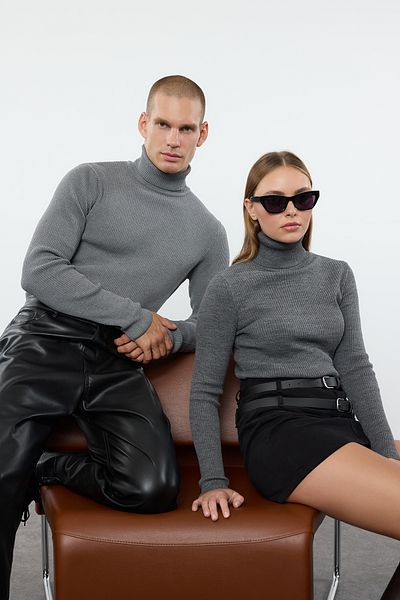 Trendyol Collection Rollkragenpullover in Anthrazit – TWOAW21KZ1279