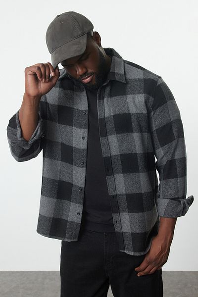 Trendyol Collection Schwarzes Winter-Holzfällerhemd - Kariert, Übergröße TMNAW25AX00008