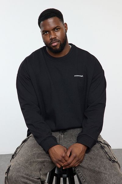 Trendyol Collection Plus Size Fleece Oversize Sweatshirt – Schwarzer Rundhalsausschnitt TMNAW25AO00053