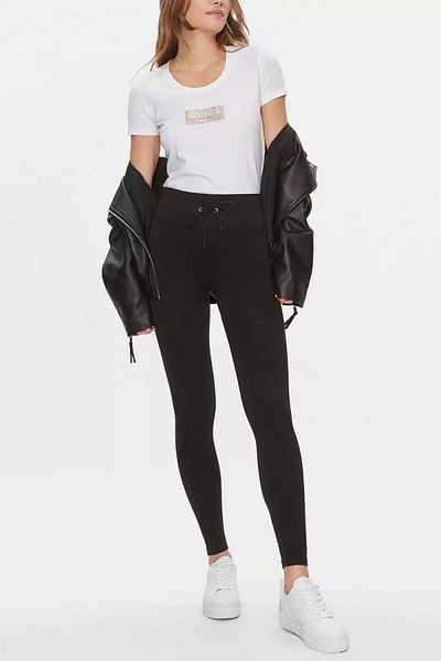 Guess تي شيرت نسائي بقصة ضيقة من Studs Box