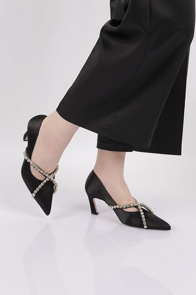 DGN Pantofi de damă cu vârf ascuțit, cu toc încrucișat, din satin negru 284621085