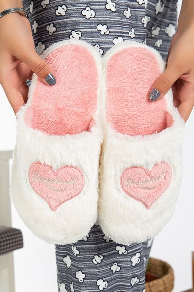 Slipcat Women's Home Slippers - Fluffy Heart Figure Slippers, Closed Front Furry Slippers