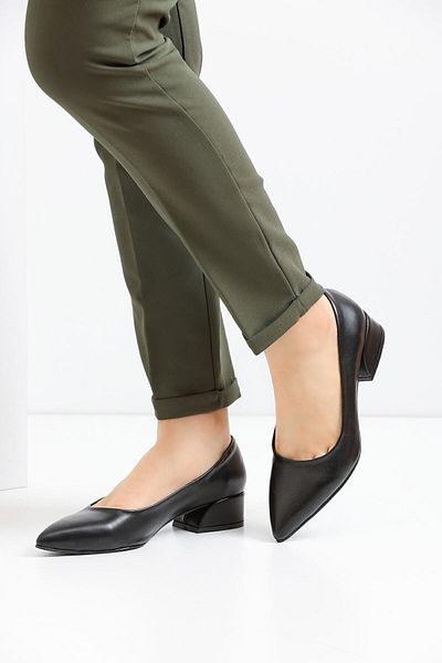 NETHİS Women's Pointed Short Thick Heeled Big Size Shoes