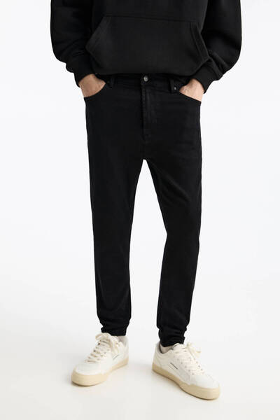 Pull & Bear Black Carrot-Fit Jean with Pale Effect