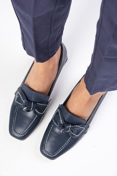 Mio Gusto Women's Short Heeled Viola Navy Blue Blunt Toe Shoes